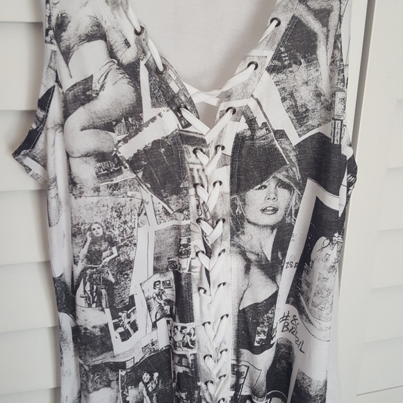 Guess Lace Up Magazine Graphic Tank - Picture 5 of 6